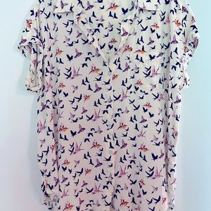 Jane + Delancey cute bird print short-sleeve button down top, medium